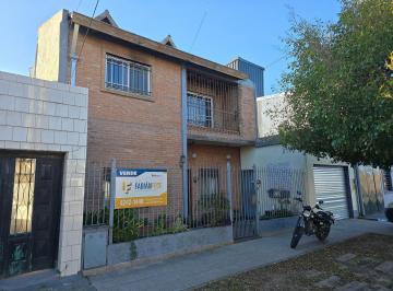 Casa de 6 ambientes, Lomas de Zamora · Venta Casa de 6 Ambientes con Garaje y Patio en Banfield