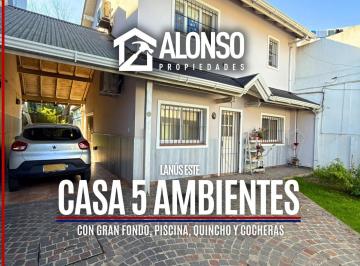 Casa · 280m² · 4 Ambientes · 4 Cocheras · Casa 5 Ambientes con Gran Fondo y Cochera en Venta en Lanús
