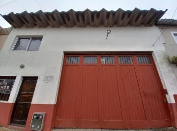 Bodega-Galpón · 200m² · 3 Ambientes · 5 Cocheras · Venta Block Galpon Quincho Oficina Trifasicay Mas Casa Al Fondo