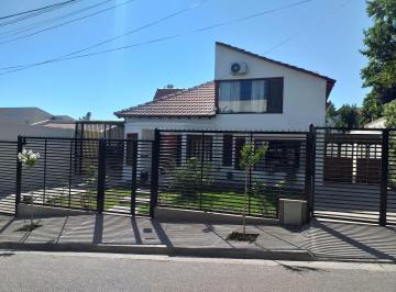 frente · Alquilo Casa 4 Dorm. 3 Baños Apto Familiar / Profesional / Comercial
