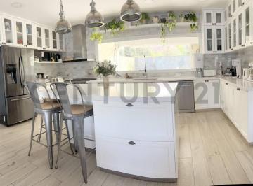 Casa · 270m² · 3 Ambientes · Venta Casa de Categoria en Bella Vista Impecable