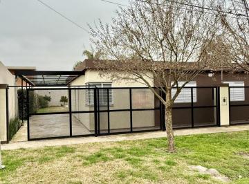 Casa · 120m² · 5 Ambientes · 4 Cocheras · 2 Casas con Pileta en Venta! Villa Amelia