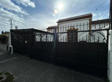 Casa · 172m² · 3 Ambientes · 1 Cochera · Venta en Block - Casa + Depto - San Antonio de Padua