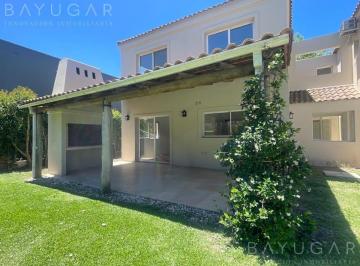 Casa · 265m² · 6 Ambientes · 2 Cocheras · Venta Casa - St. Mathews Village Pilar - Apto Crédito