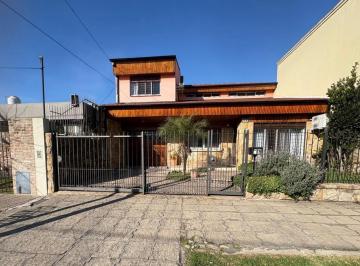 Casa · 275m² · 5 Ambientes · 4 Cocheras · Casa en Venta - Castelar Norte