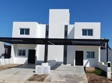 Casa de 4 ambientes, Córdoba · Dúplex en Venta Excelente Ubicacion 3 Dorm Tres Baños Dos Cocheras