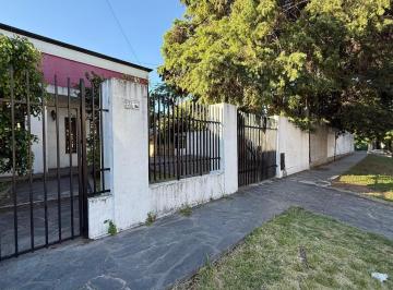 Terreno · 360m² · 7 Ambientes · 3 Cocheras · Vivienda Multifamiliar con Dos Casas y un Galpón en un Amplio Terreno en Billinghurst