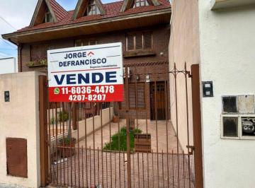 Casa en Venta de 4 ambientes Wilde · Wilde Venta Triplex con Cochera