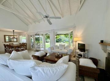 Casa · 220m² · 6 Ambientes · Casa en Laguna Blanca