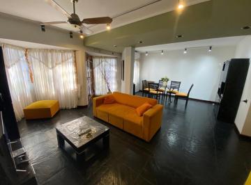 Casa · 110m² · 4 Ambientes · 1 Cochera · Casa Americana Impecable Estado