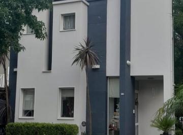 Casa · 150m² · 5 Ambientes · Casa 5 Ambientes en Venta El Pato