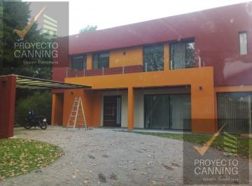 Casa · 225m² · 5 Ambientes · 1 Cochera · Casa en Venta en Barrio Los Naranjos Canning