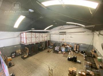 Local comercial · 200m² · 4 Ambientes · Local Comercial de 200 m² Frente a Parque de Las Heras.