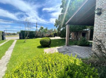 Casa · 60m² · 3 Ambientes · 2 Cocheras · Venta Casa con Pileta General Lagos