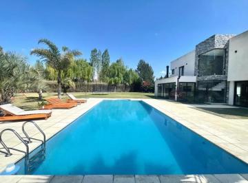Casa · 360m² · 5 Ambientes · Casa en Alquiler Temporario en Malibu, Corredor Canning/ San Vicente