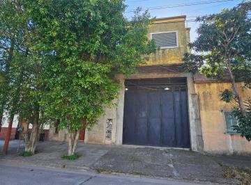 Bodega-Galpón de 4 ambientes, Lanús · Galpon con Vivienda Exc. Ubicacion