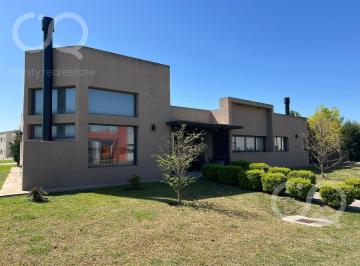 Casa · 968m² · 4 Ambientes · 2 Cocheras · Casa Barrio Los Talas Canning