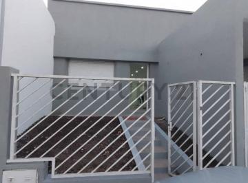 Casa · 116m² · 3 Ambientes · 1 Cochera · Venta de Casa Al Frente + Dto. 1 Dormitorio en Tolosa