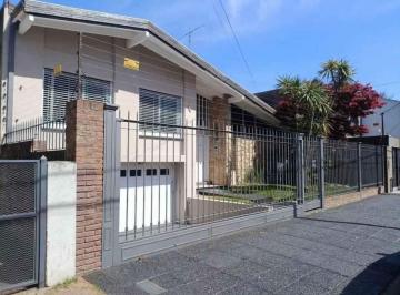 Casa de 4 ambientes, Quilmes · Casa en Quilmes Residencial Reciclada a Nueva, Apta Crédito
