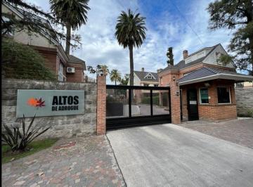 PH · 209m² · 5 Ambientes · 1 Cochera · PH en Adrogue