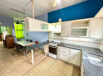 PH · 109m² · 5 Ambientes · 1 Cochera · PH en Banfield Este