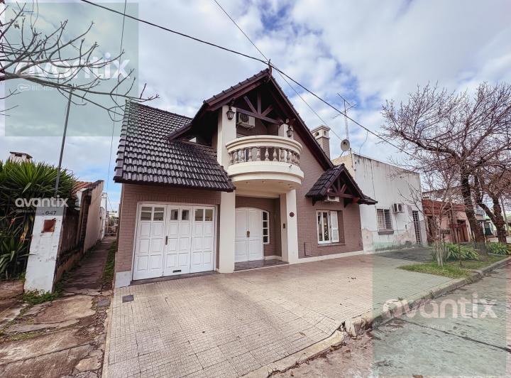 Casa · 202m² · 6 Ambientes · 1 Cochera