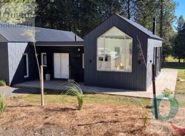 Casa · 151m² · 4 Ambientes · 1 Cochera · Casa en Venta de 3 Dorm. en San Martin de Los Andes, Chapelco Golf, Hoyo 10