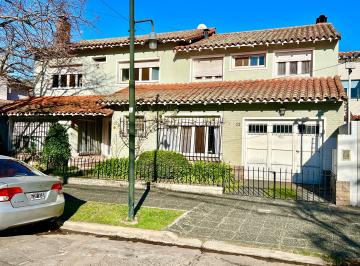 Casa de 7 ambientes, San Isidro · Martínez: Casa S/lote de 15x26,5, a Media Cuadra de Av Libertador. Gran Jardín