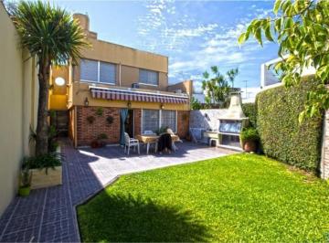 Casa · 160m² · 4 Ambientes · Casa con Detalles de Categoria y Tecnologia