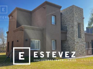 Casa · 200m² · 6 Ambientes · 2 Cocheras · Casa en Venta, 3 Dorm., Pileta, Laguna, Barrio Cerrado, Gba Norte