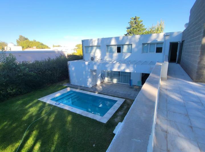 Casa · 315m² · 4 Dormitorios · 2 Cocheras