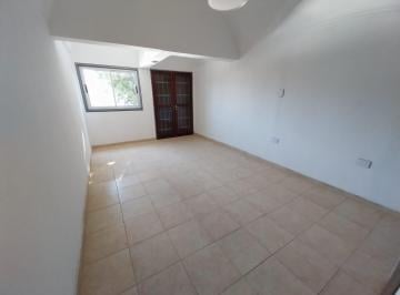 Departamento · 60m² · 3 Ambientes · 1 Cochera · Duplex 2 Dorm. - Apto Credito - Patio - Tandil Al 1500 - Villa Revol
