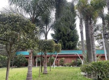Quinta vacacional de 8 ambientes, Berazategui · Venta Casa Quinta con Quincho y Piscina en Centro Agricola El Pato