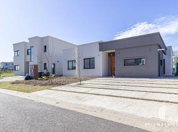 Casa de 4 ambientes, Pilar · Casa a Estrenar en Venta – Barrio Santa Lucía, Pilar del Este