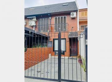 Casa · 80m² · 4 Ambientes · 1 Cochera · Triplex en Venta en Ramos Mejia