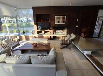Casa · 181m² · 5 Ambientes · 1 Cochera · Casa en Venta Totalmente Amoblada 4 Dorm. en Pinamar