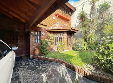 Casa · 280m² · 6 Ambientes · 1 Cochera · Venta Casa Lanus Gerli Cochera Patio Terraza