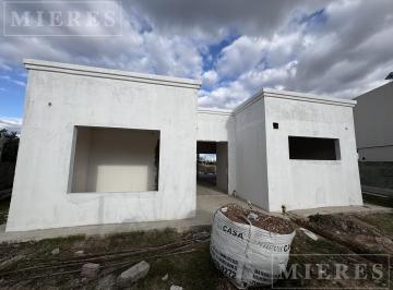 Casa · 144m² · 4 Ambientes · 1 Cochera · Casa en Alquiler Anual a Laguna Area 7 San Sebastian