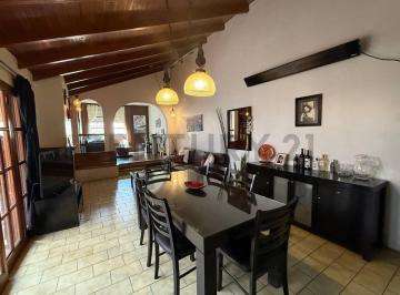 PH · 143m² · 5 Ambientes · Venta - Casa PH en El Centro - 3 Dorm.. Patio. Ambientes Amplios