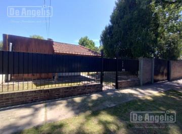 Casa · 927m² · 3 Ambientes · 1 Cochera · Casa en Villa Santos Tesei
