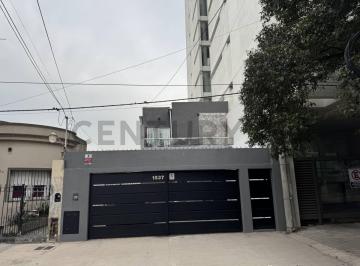 Casa · 150m² · 4 Ambientes · 2 Cocheras · 2 Entre 63 y 64 Casa Moderna en Venta Piscina, Quincho y Cochera Doble La Plata