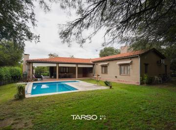 Casa · 250m² · 5 Ambientes · 2 Cocheras · Casa en Venta de 3 Dorm. en Mendiolaza Barrio 4 Hojas.