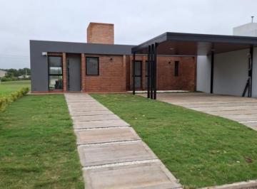 Casa · 143m² · 3 Dormitorios · 2 Cocheras · Venta Casa 3 Dorm. con Pileta Tejas 4 Etapa 2 Malagueño