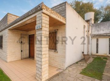 Casa · 130m² · 3 Ambientes · 1 Cochera · Venta Casa 3 Amb. con Patio, Cochera, Quincho y Terraza – Zona Comercial – Escritura y Planos – Los