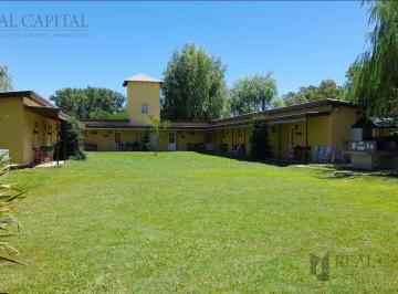 Quinta vacacional · 322m² · 14 Ambientes · 6 Cocheras · Terreno con Quinta en Uribelarrea