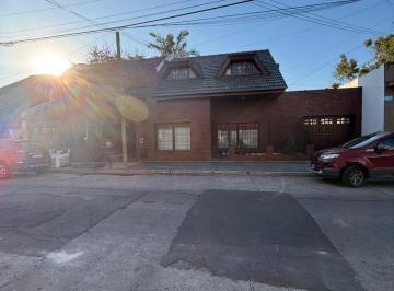 Casa de 4 ambientes, Morón · Chalet a 4 Cuadras de Estacion Ramos Mejia