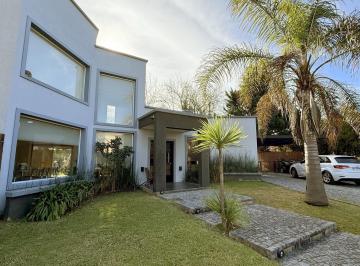 Casa · 170m² · 5 Ambientes · 2 Cocheras · Casa en Venta San Lucas Village