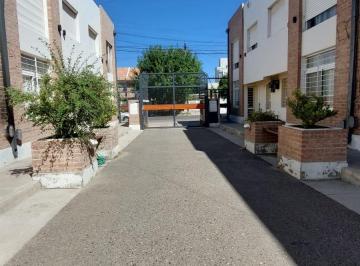 Departamento de 3 ambientes, Neuquén · L&m:vende: Dúplex 2d C/coch. Semi - Cubierta. Neuquén