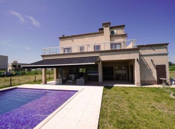 Casa · 240m² · 5 Ambientes · 1 Cochera · Venta Casa 5 Ambientes Barrio Tiempos de Canning