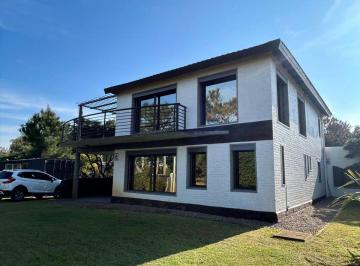Casa · 302m² · 5 Ambientes · 3 Cocheras · Casa 4 Dorm. - 3 Baños - Rambla Bello Horizonte